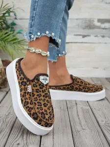 2026 Women’s new styles: brown, black, gray, green. pink, leopard print. colorful. milk-colored. black and white. thick-soled mules. large size, comfortable, casual, slip-on design. suitable for school/vacation.