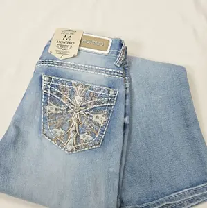 PANTALON BORDADO BOOT CUT  D857 MEZCLILLA L BLUE  PANTALON BORDADO MEZCLILLA DAMA