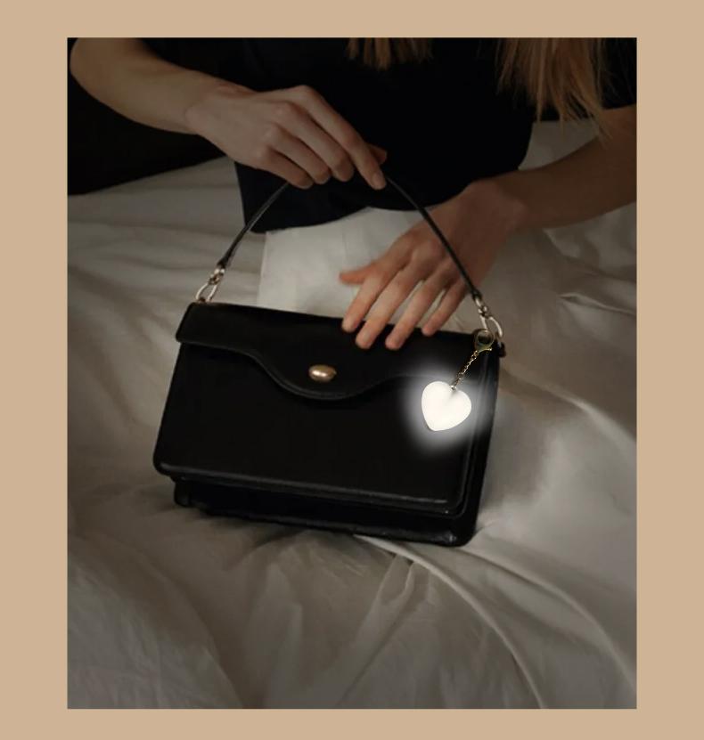 Love Wallet Tote Bag Touch Sensing Light Leather Handbag with Chain Strap for Women Heart-Shaped Illumination Functional & Stylish Accessory