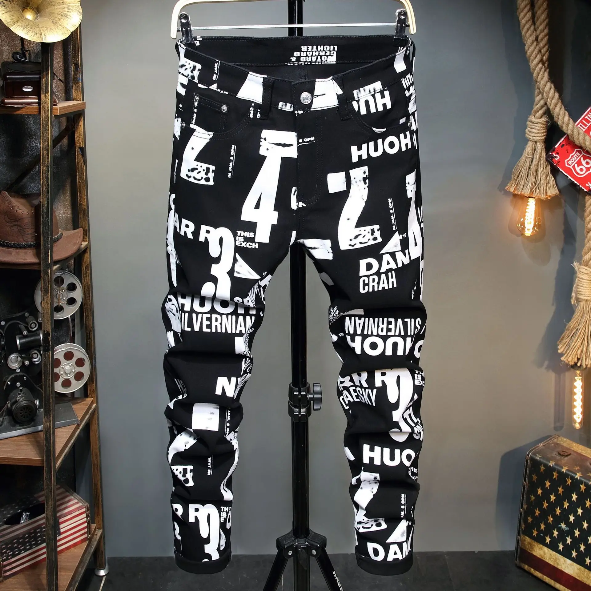 Men's slim fit elastic jeans with letter print straight leg denim pants, street fashion casual jeans