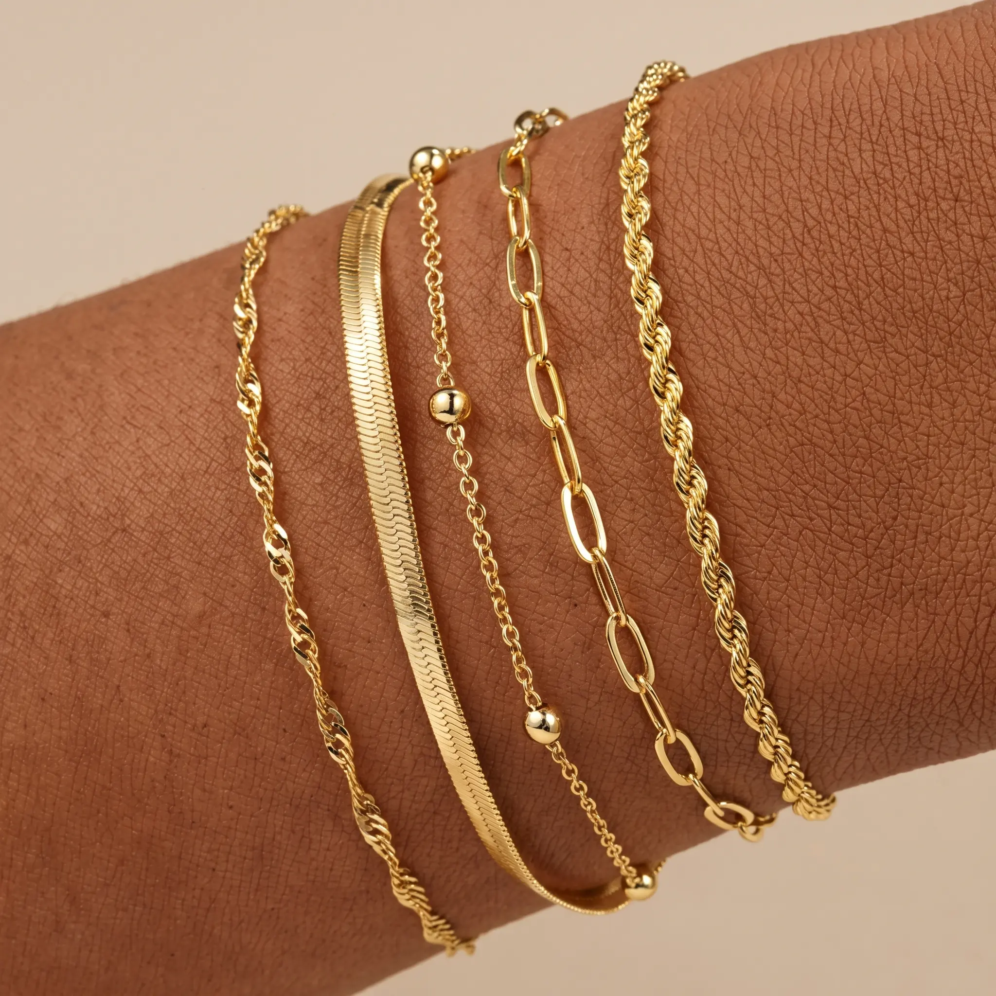 5Pcs Gold Bracelets for Women, Trendy Adjustable 14K Gold Plated Bracelet for Women, Minimalist Dainty Bracelet Set for Everyday Wear Fashion Accessories Gifts for Womens