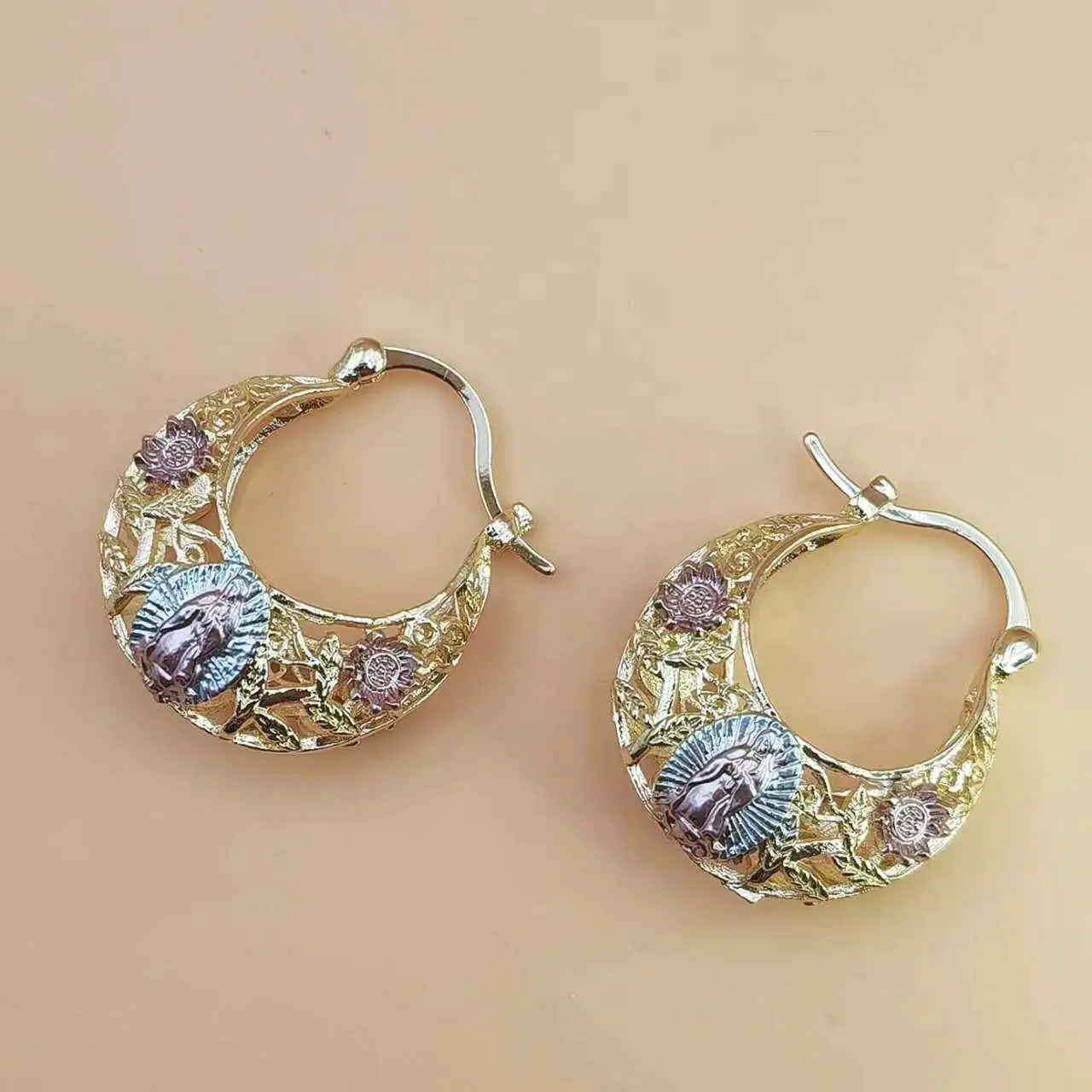 18K Gold Plated Virgin Mary Guadalupe Hoop Earrings for Women, Vintage Filigree Hollow Floral Religious Dangle Huggie Earrings, Catholic Faith Jewelry Gift for Her