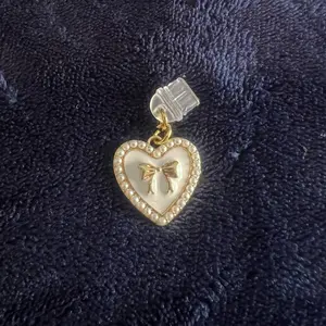 White/Gold Vintage Heart Dust Charm