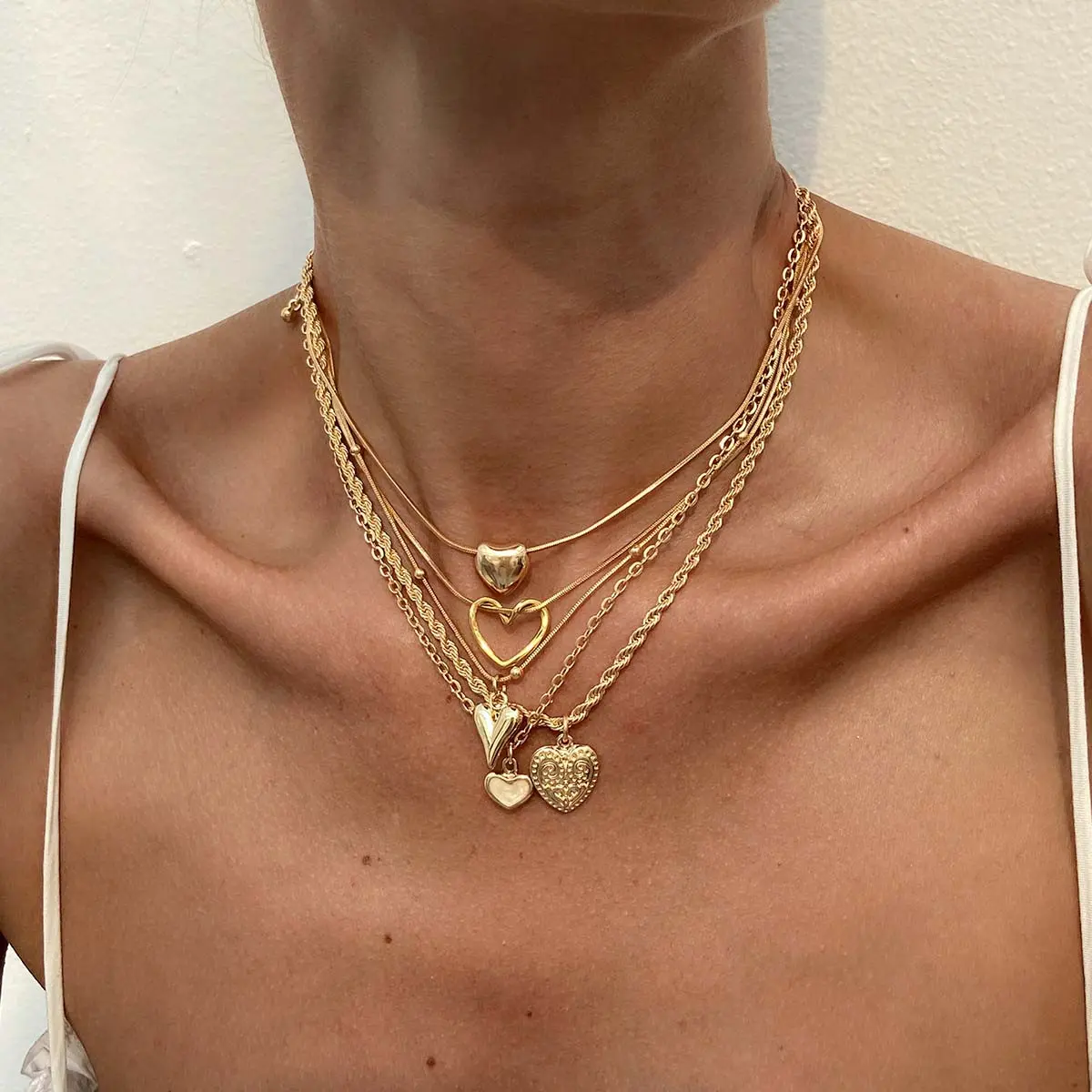 Five-piece heart pendant necklace golden/silver stacking necklace for women daily wear gift