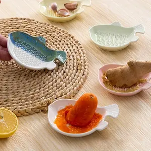 1pc Ceramic for Ginger, Garlic, Cheese & Vegetables, Manual Kitchen Tool with Fish-Shaped And Rectangular Graters, Compact And Easy to Clean for Home And Outdoor Use