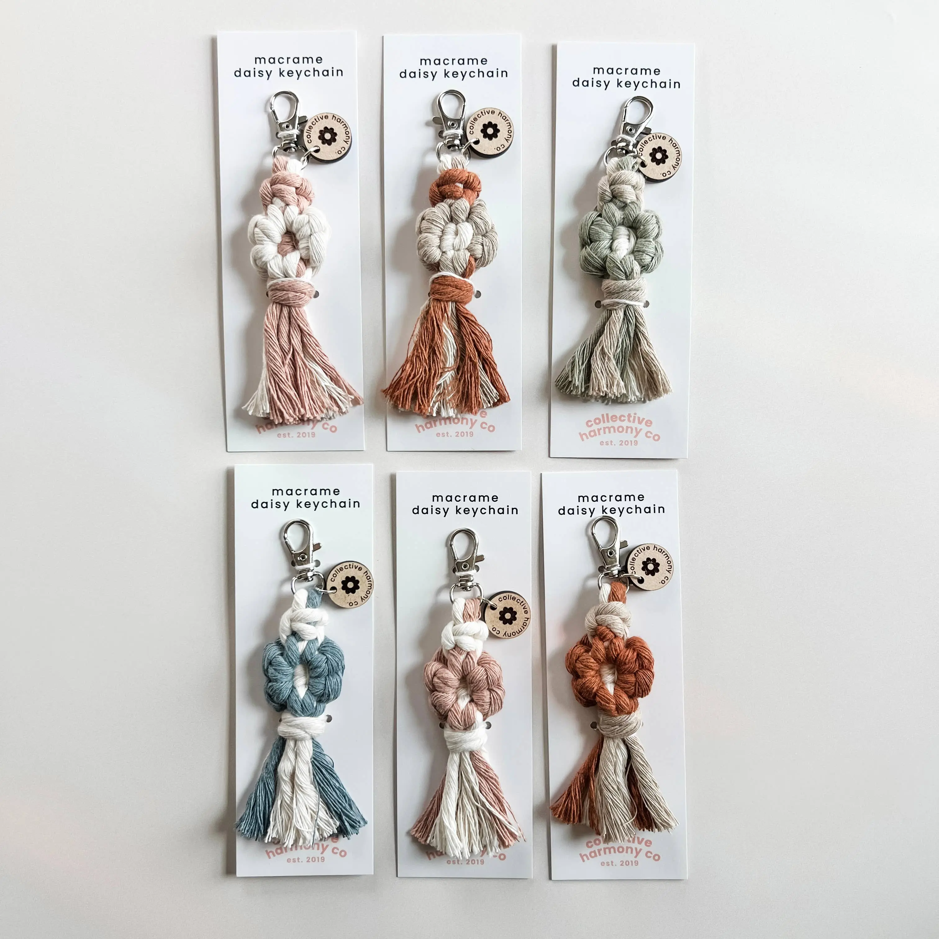Daisy keychain | macrame keychain | flower keychain