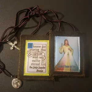 Large Scapulars