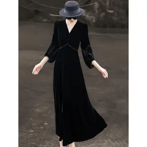 MEXCOCO 2025 early autumn new style retro high-end nail bead V-neck waist cinched black velvet dress Casual Womenswear