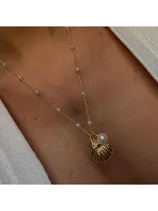 Gold Charm Necklace with Starfish and Shell Pendant Beach Vacation Jewelry for Women Lightweight Adjustable Chain Ocean Theme Accessories Beach Vacation Essentials Christmas Stocking Stuffers