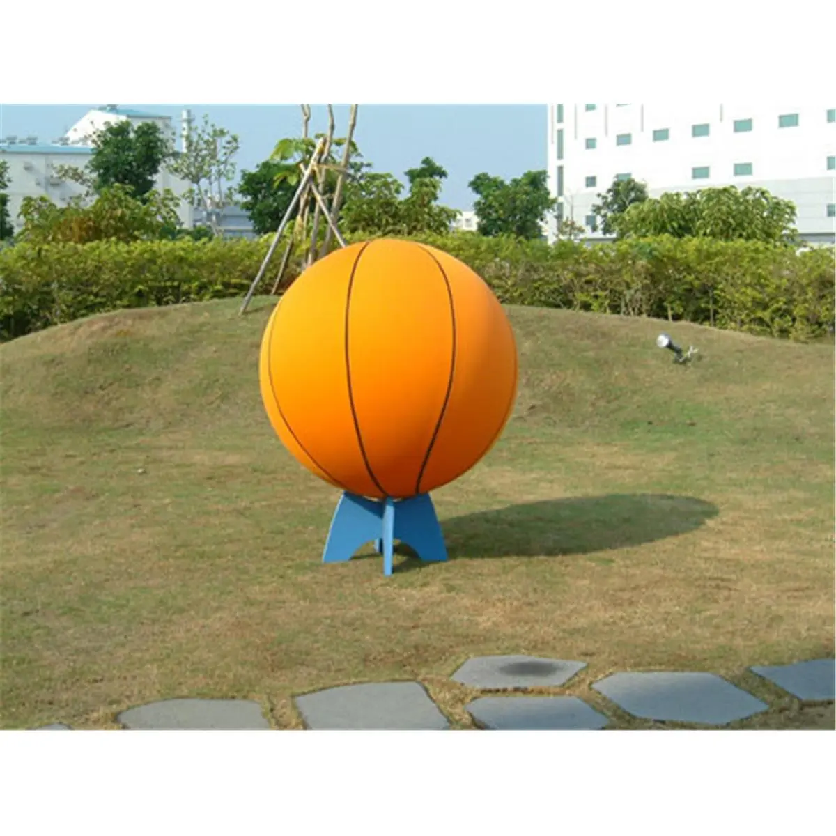 212 MAIN 40-in Giant Ball Small Animal Pet Toy, Easy Tracking for Group Play
