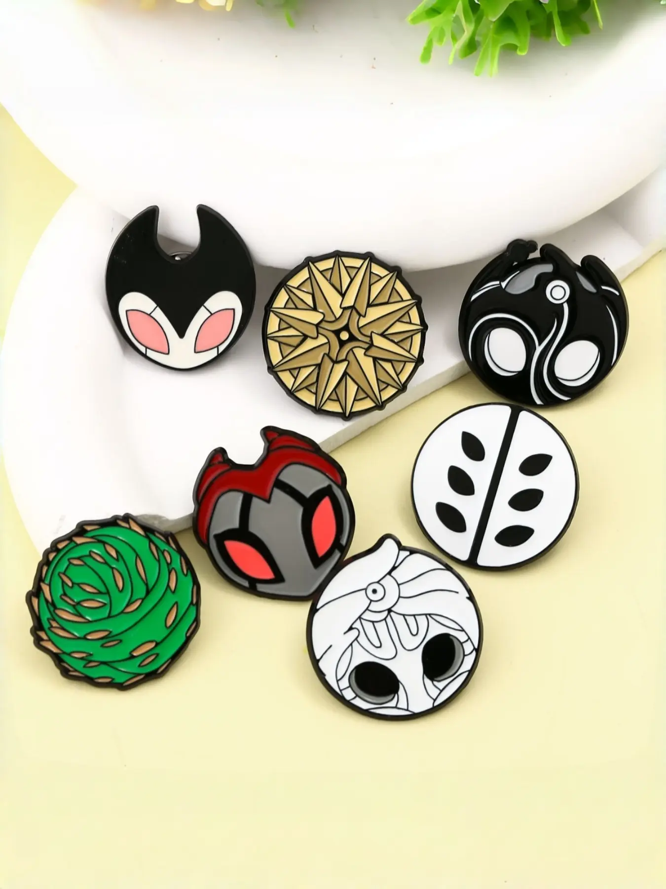 Hollow Knight Game Character Badge Cute Bee Girl Hornet Cartoon Metal Brooch Coat Pendant Charms, Adorable Jacket Accessory, Cartoon Design, Alloy Brooch Pin