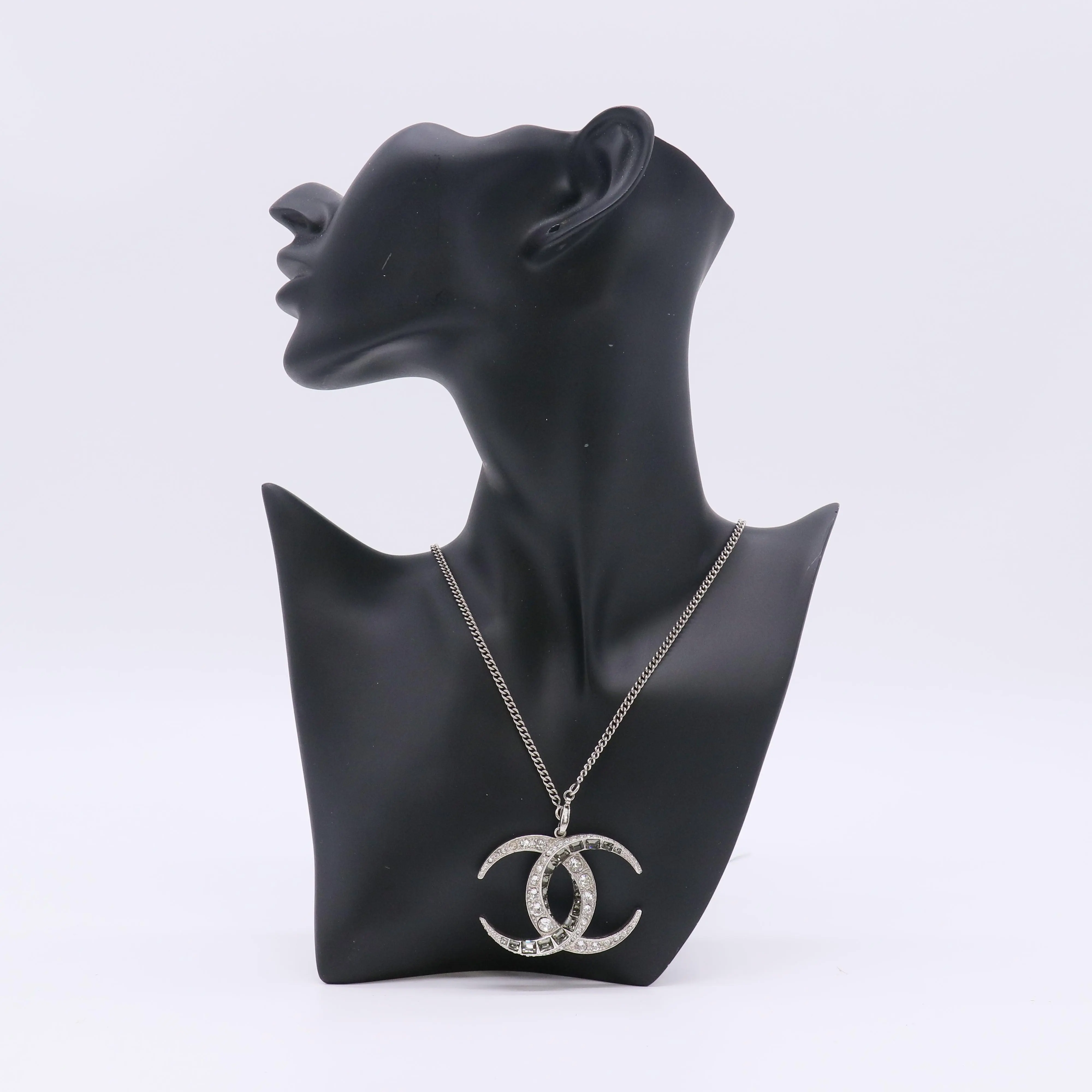 Pre-owned Chanel CC Long Necklace Silver Tone 15C W22948