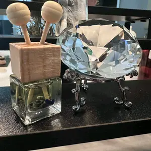 Car Fragrance Vent Clip Diffusers and Wooden Holder Design