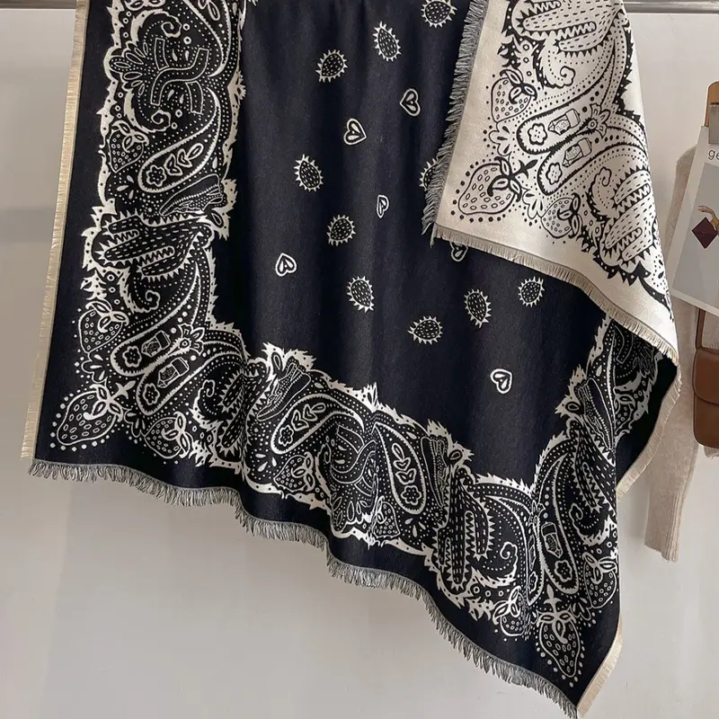 Women's Elegant Paisley Print, Fall & Winter Windproof Warm Wrap Outdoor Hiking Neck Scarf, Boho Style Shawl, Stylish Outdoor Fashion Accessory