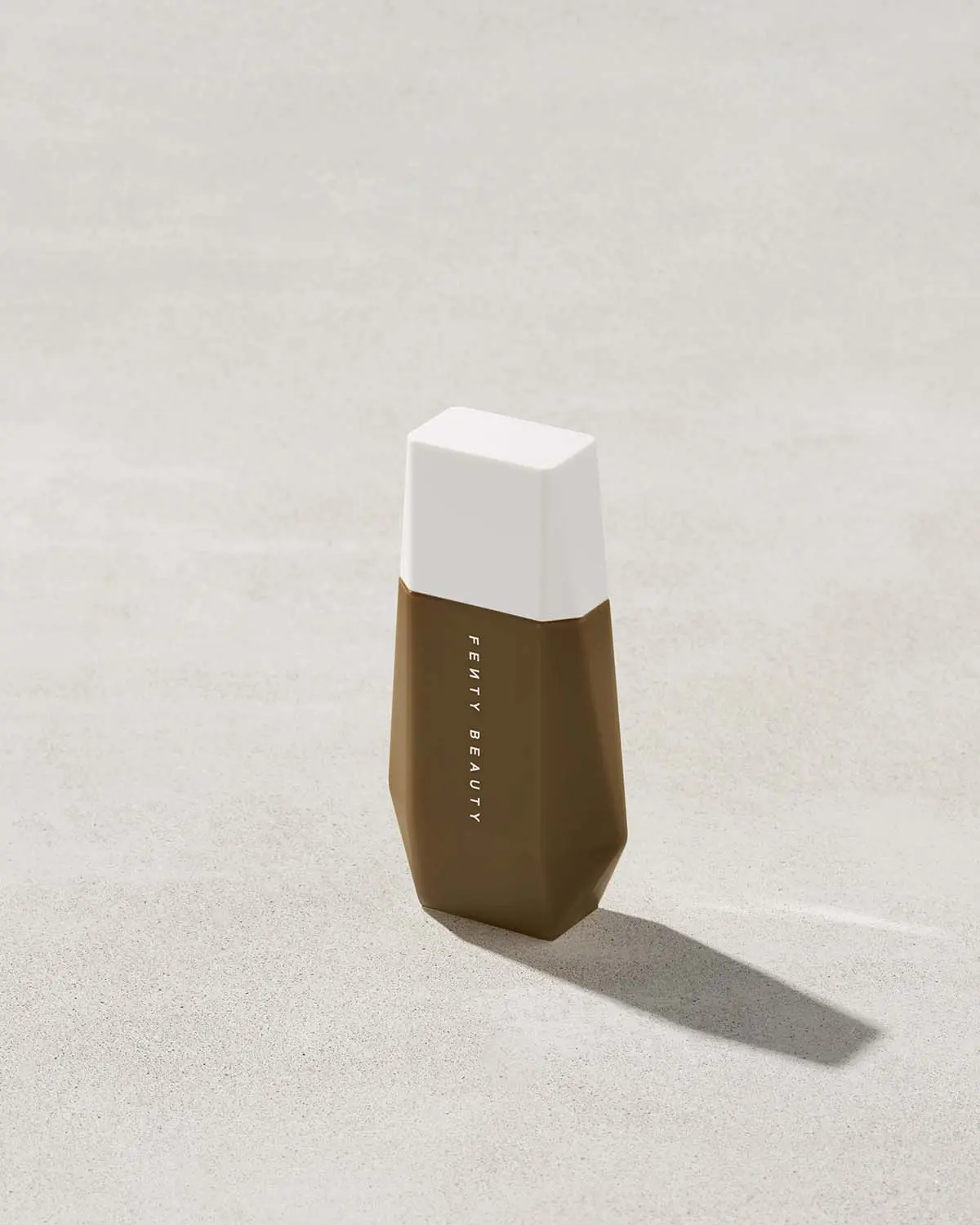 Fenty Beauty Eaze Drop Lightweight Blurring Skin Tint — 21