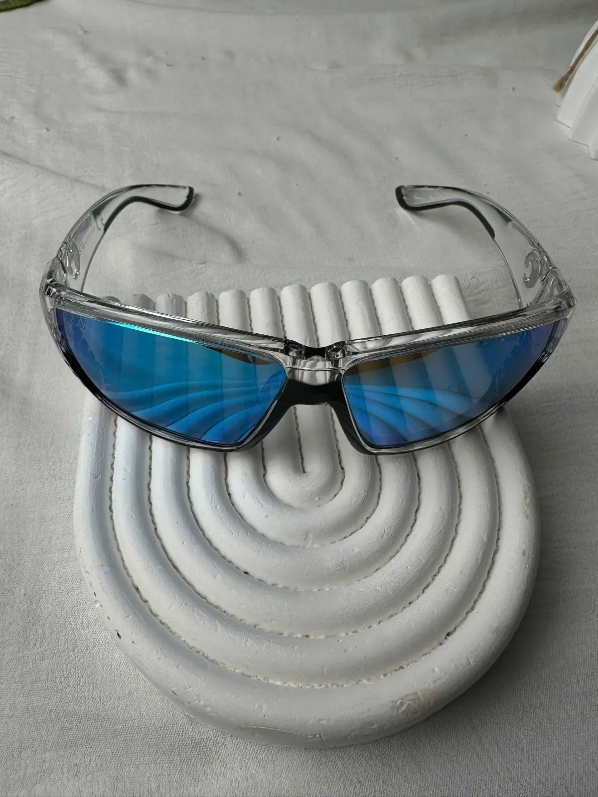 Wraparound Polarized Sunglasses for Men & Women, UV400 Outdoor Sports Sunglasses with Mirror Blue Lenses, Lightweight Driving Fishing Cycling Eyewear