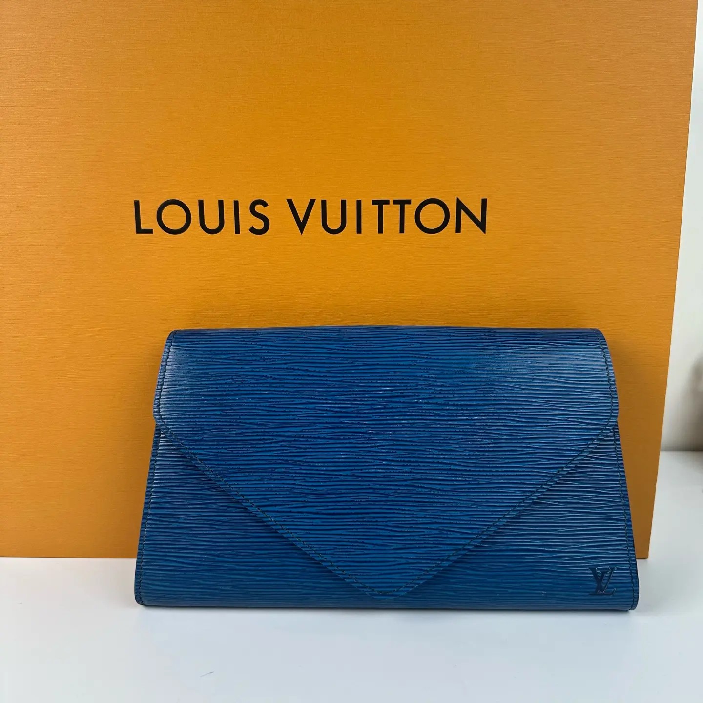 Pre-owned Louis Vuitton LARGE BLUE TWIST CLUTCH TK0327 CC0443