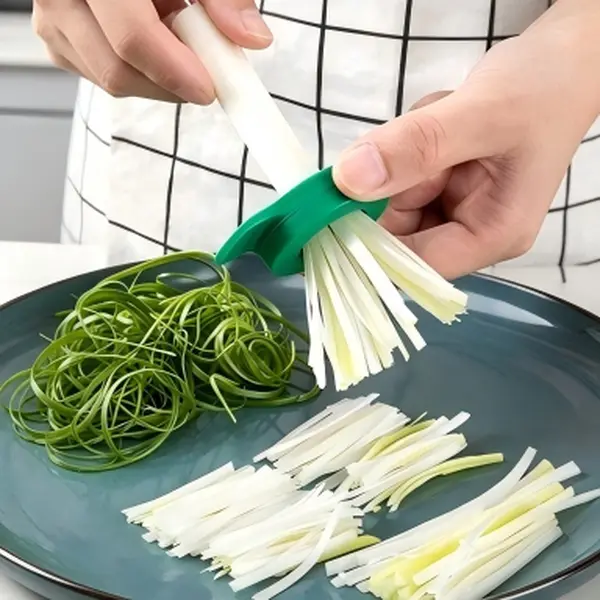 Multi-Blade Green Onion Slicer, Portable Scallion Shredder. Compact kitchen gadget to create even scallion strips effortlessly, ideal for home cooking, salad decoration and daily food preparation.