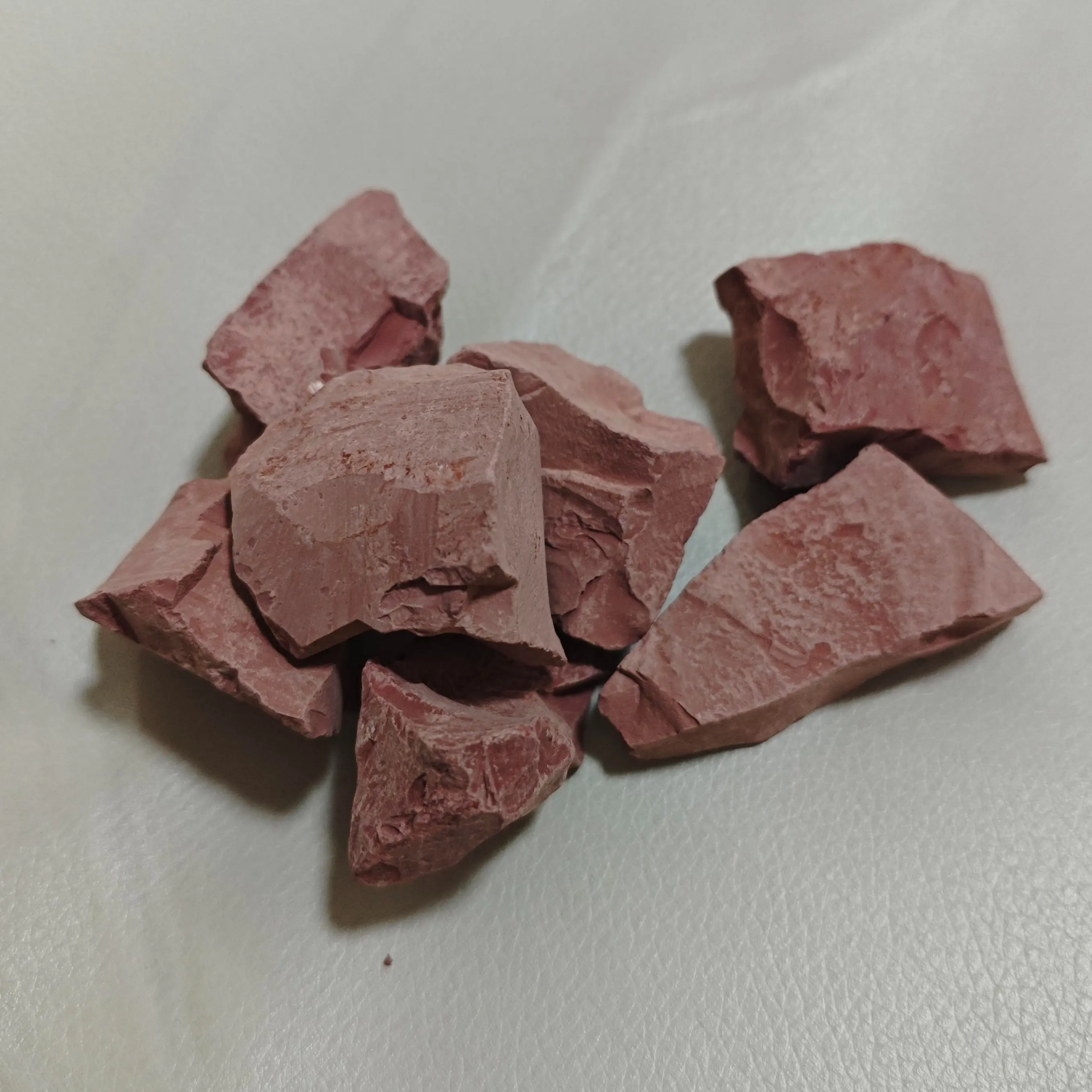 Pure & Unprocessed Ural Red Clay Chunks  7oz (200g) | 100% Edible Kaolin, Natural Earthy Scent, Zero Chemicals, Cosmetic Grade, Slightly Sticky When Wet – For Pica Cravings, Face Mask & DIY Crafts