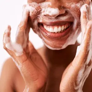 Exfoliate + Glo Facial PRO Vitamin C Cleanser