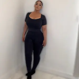 Women's Black Short Sleeve Top & High-Waisted Leggings Set for Comfortable Everyday Wear