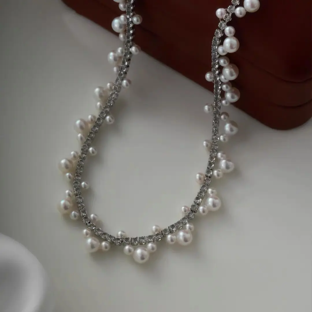 NO.31-French-style beaded necklace with dazzling effect and versatile style. Sweet collar necklace. Small-scale bead stringing with high appearance quality. Luxurious and elegant woman.