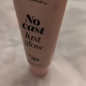 Product Review of [NEW] [medicube] No Cast Just Glow Collagen Sunscreen | SPF 50 Broad Spectrum Face Sunscreen | Lightweight, Non-Sticky, Hydrating Formula | No White Cast or Residue | Peptide, Cica for Soothing & Natural Glow from ** ** ** ** ** ** ** **