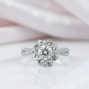 18k White Gold 1.0 Ct 6.5mm Round Cut Diamond Option Wedding Ring