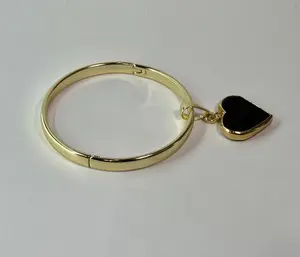 Azabache Handcrafted 6mm Heart Design Bracelet in Negro y Dorado Elegant Versatile Jewelry Accessory for Any Occasion