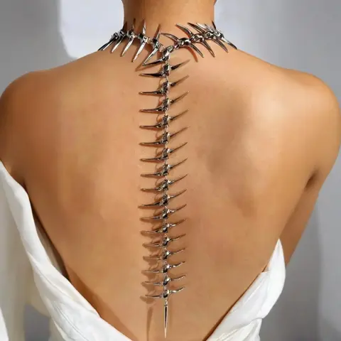 Edgy Niche Bold Hip-Hop Thorn Skeleton Alloy Necklace for Women, Gothic Witch Jewelry for Holiday, Parties and Everyday Wear, Street Style Necklace
