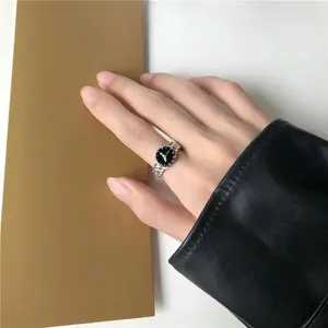 Punk Retro Electronic Finger Watch Ring, Stylish Creative Ornament For Men Women Students Couple Daily Wear