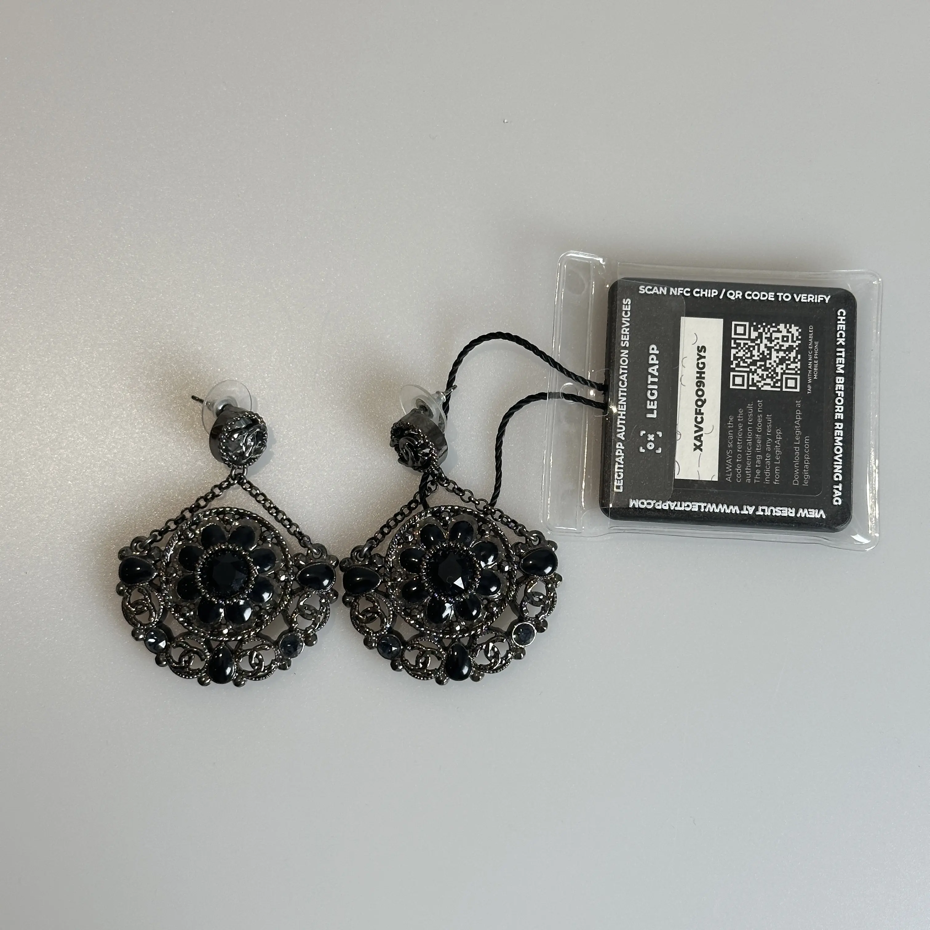 Pre-owned Chanel Filigree Dangle Earrings in Gunmetal tone metal with Black Crystal Embellishment 72110636