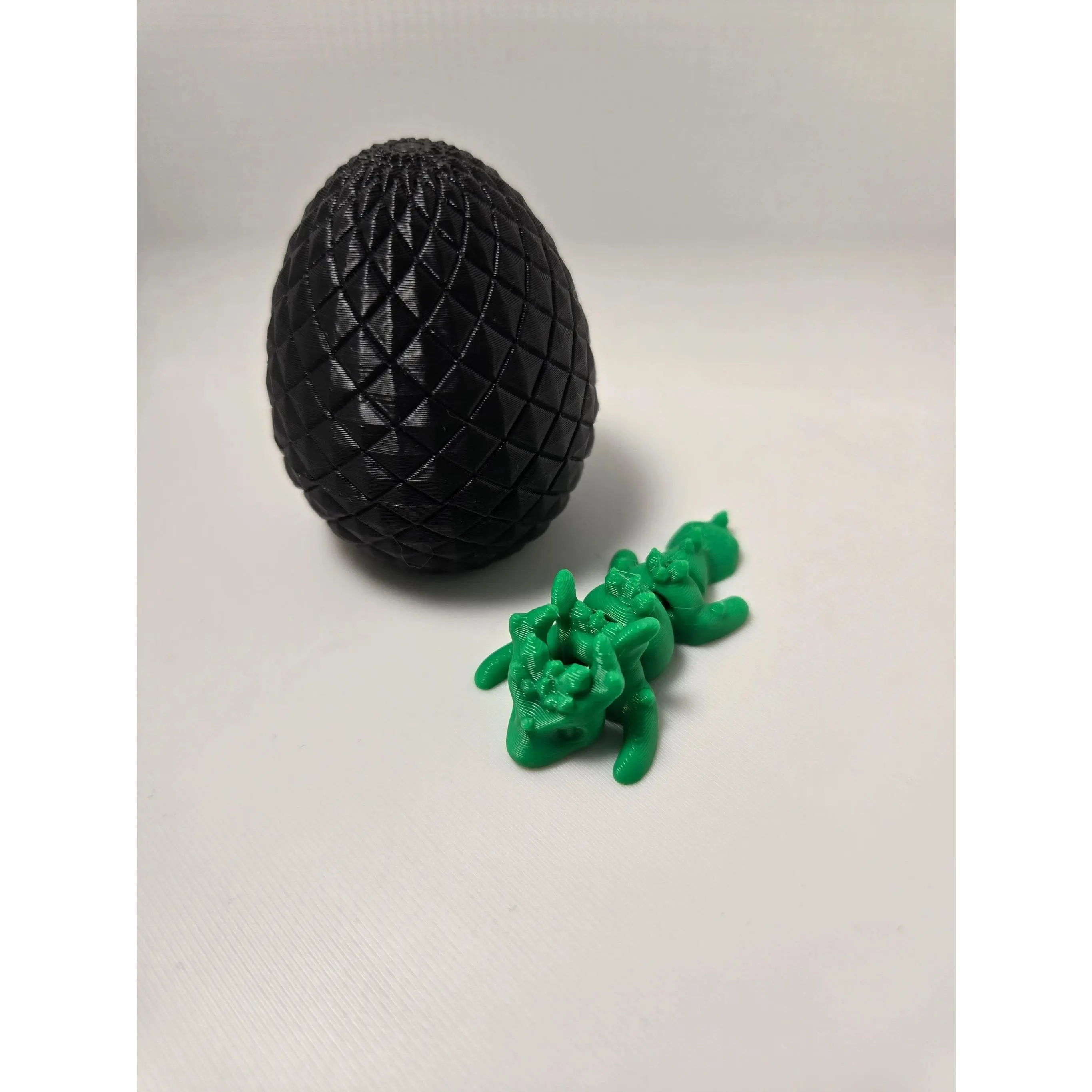 Mini Articulated Dragon Inside Twist Open Black Dragon Egg 3D Printed Fantasy Toy Fidget Desk Decor Gift