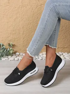 Women's Soft Rubber Sole Comfortable Mom Shoes, Flat Sole Shoes Breathable Flyknit Casual Slip-On Sneakers, Non-Slip Sport Walking Shoes for All Seasons
