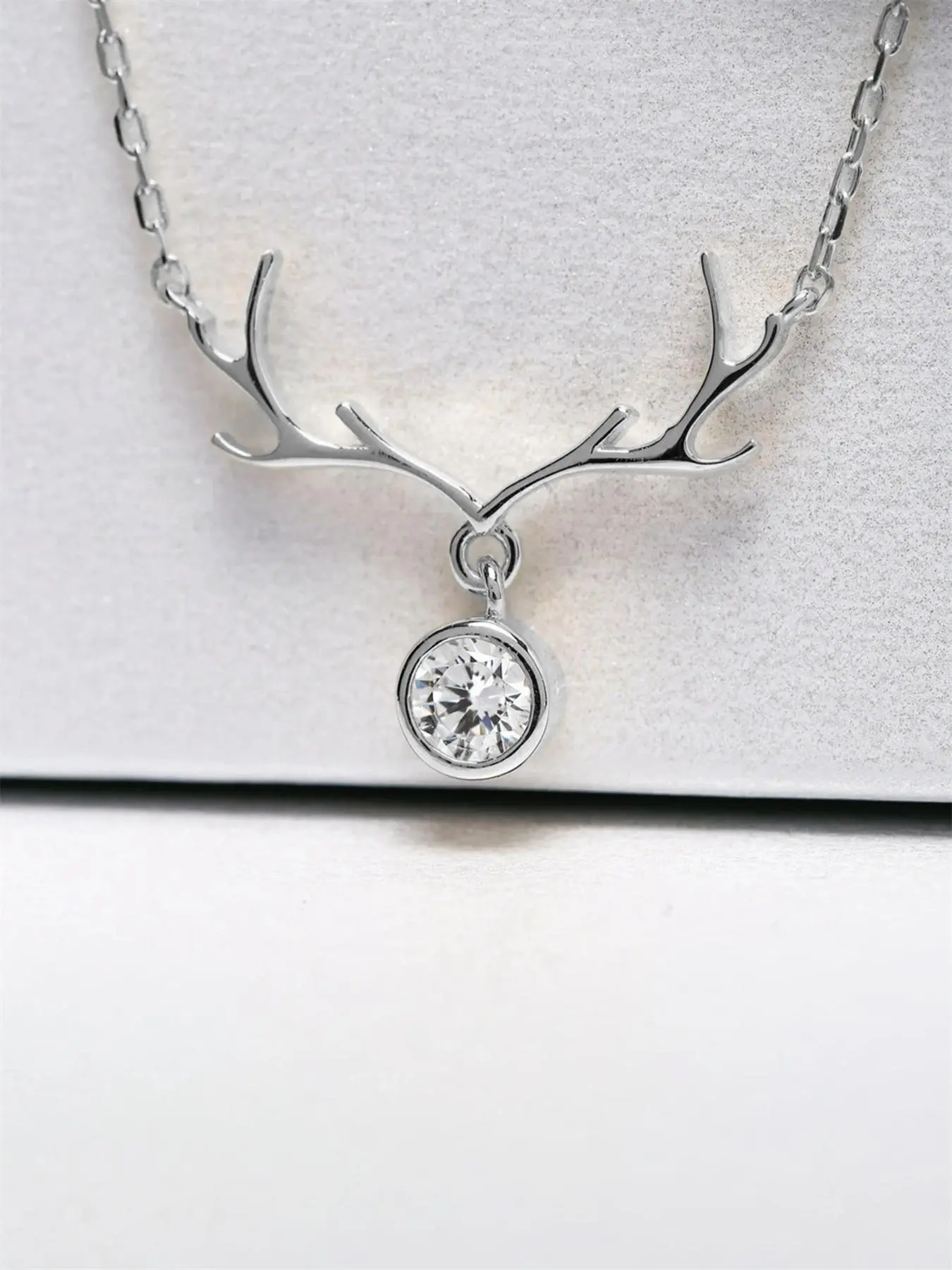 Minimalist Rhinestone Decor Elk Design Pendant Necklace, Charm Necklace for Women & Girls, Trendy All-match & Exquisite Jewelry for Birthday Gift, Dainty Necklace, Decorative Necklace, Rhinestone Decorated Jewelry