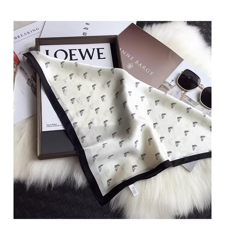 100% Mulberry Silk 53 cm Small Square Scarf for Women, Versatile Classic Thin Silk Scarf, Mulberry Silk Decorative Neck Scarf, Trending Small Pocket Square