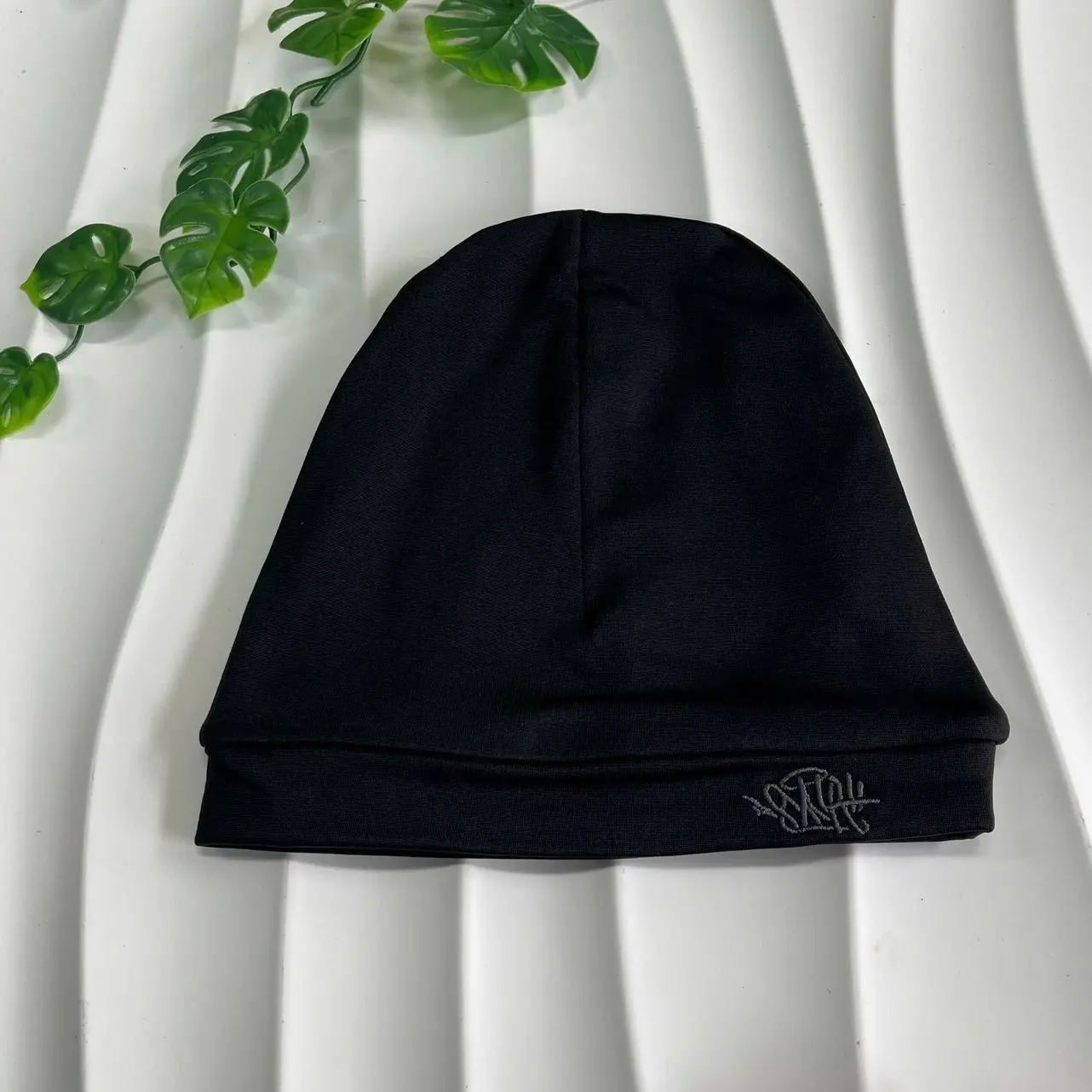 Syna World OG Skull Beanie – Streetwear Knit Winter Hat, Warm Hip Hop Style Unisex Beanie