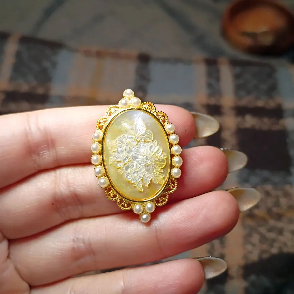 Golden Flower Butterfly Pearl