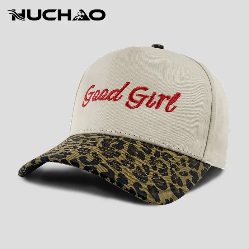 Women’s retro leopard-print visor baseball cap with contrasting brim, “Good Girl” embroidered in English—a unique design. Off-white color with a leopard print pattern; a trendy sun-protection hat that keeps the face looking smaller. Sturdy crown shape, br