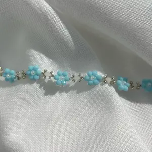 Blue daisy ViralBySelena Customizable Beaded Bracelet with Adjustable chain and Gold Accents, Versatile Accessory for Adults