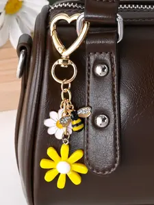 Stylish Gold-Tone Alloy Keychain, Adorned with Sunflower, Daisy, and Bee Motifs, Cute Accessory for Bags and Cars, Perfect Gift