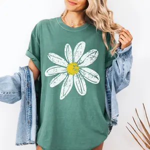 White Daisy Comfort Colors Women's T-Shirt, Minimal Floral Graphic Top Relaxed Fit Tee Womenswear