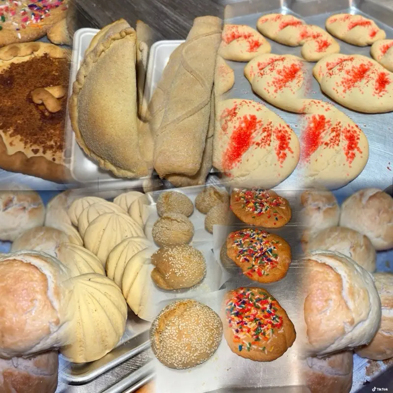 6 piezas de pan menudo pichardina cachito pastelito de piña gusanito de piña y una hojita