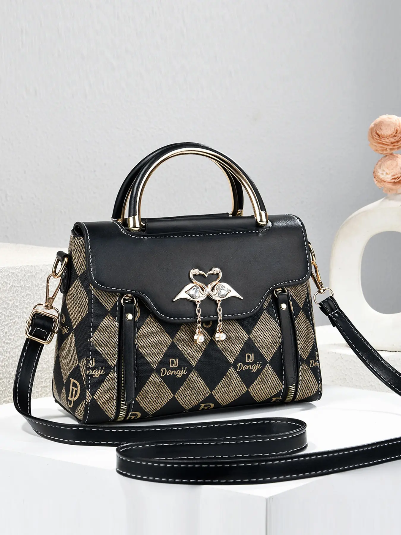 Elegant Swan Pendant Handbag, Lightweight Embellished Fashionable Shoulder Bag with Luxurious Feel, Versatile Design for Any, Perfect Accessory for Everyday Use, Crossbody Shoulder Purse