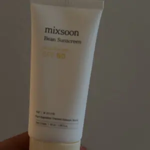 Product Review of [mixsoon Official Store] Bean Sunscreen Duo SPF50 PA+++ (50ml × 2) | Lightweight Hydrating Korean Sunscreen, No White Cast, Daily UV Defense from K**y **
