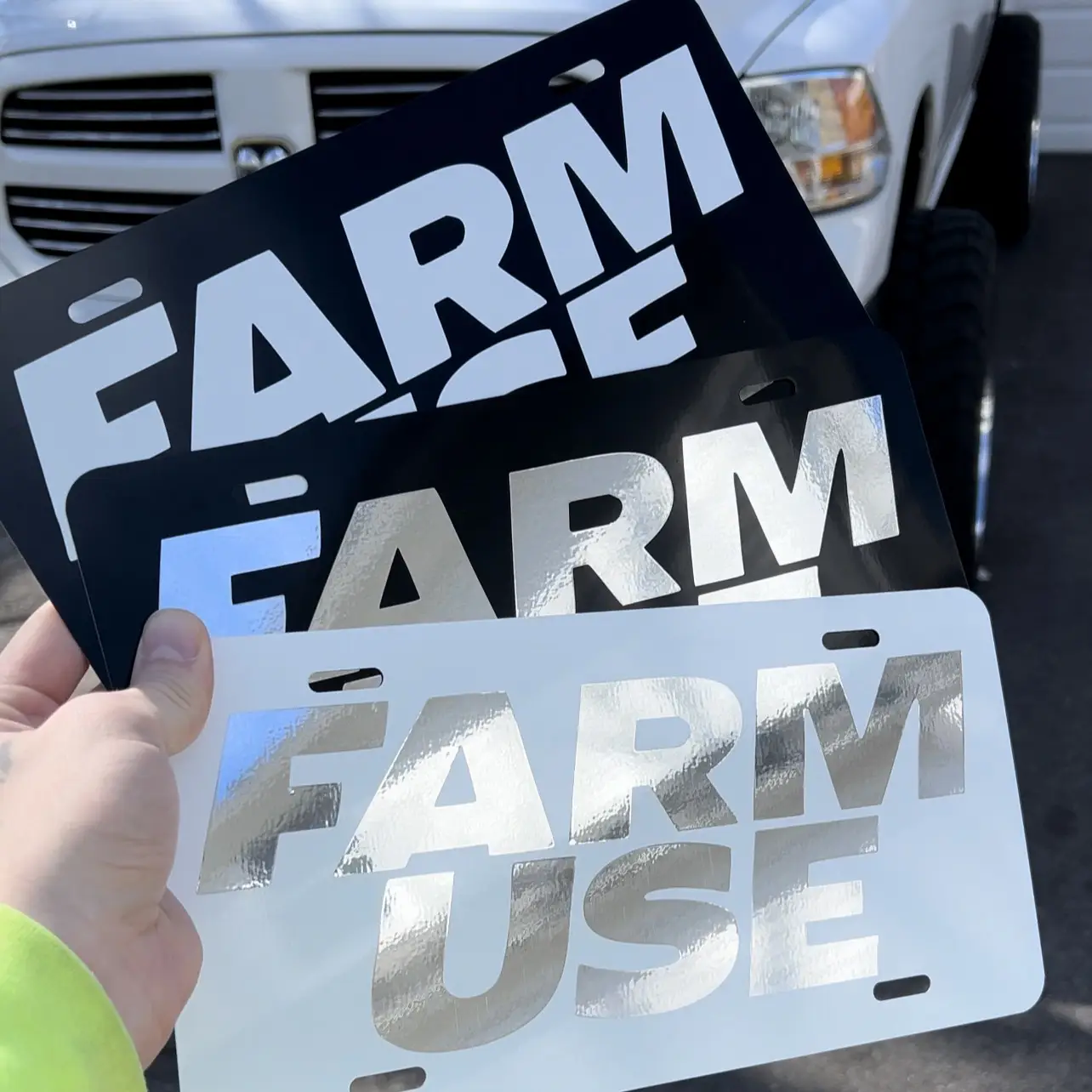 FARM USE Car Truck License Plate Custom Design Metallic Finish Featuring "FARM USE" Text Durable High-Quality Materials Multiple Color Options for Veh