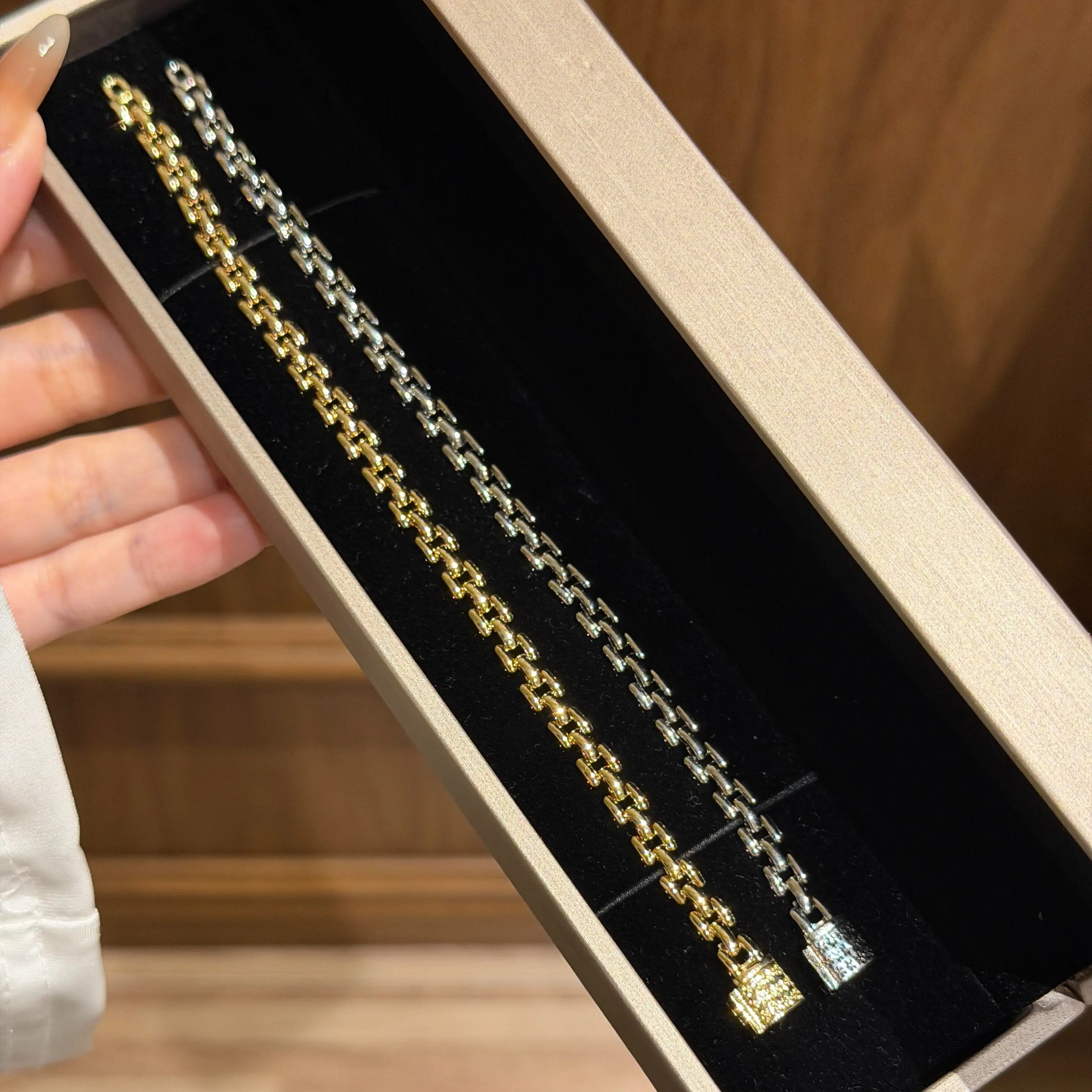 18K Gold Plated Paperclip Chain Bracelet, Dainty Rectangular Link Bracelet, Minimalist Shiny Gold Chain Bracelet for Everyday Wear,Creative Party Design, Women’s jewelry summerwins backtoschool