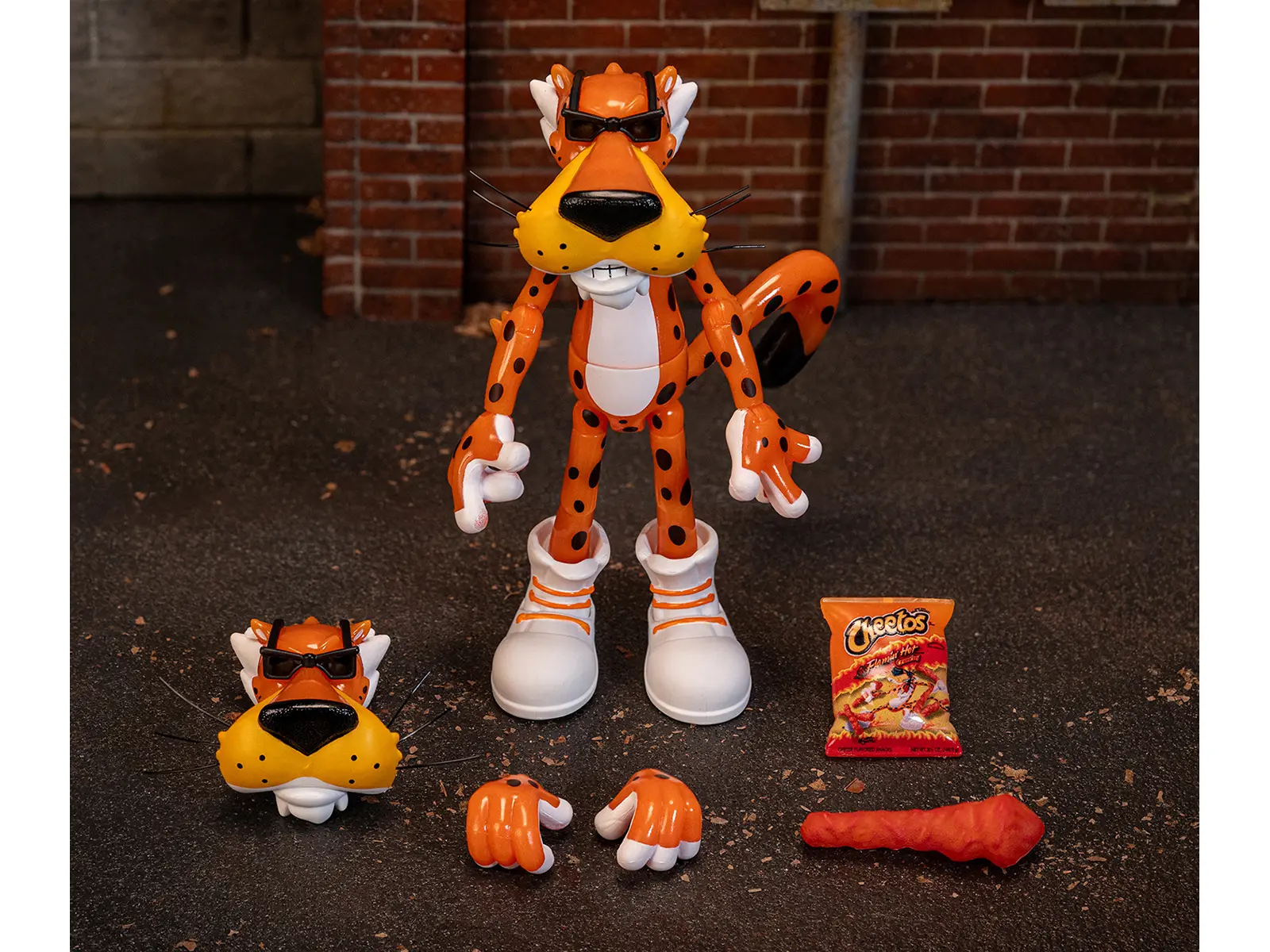 Chester Cheetah 5.5" Glow-in-the-Dark Figure with Accessories "Flamin' Hot Cheetos Crunchy" Model by Jada