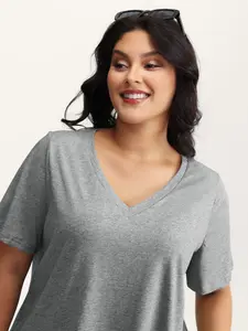 BLOOMCHIC Women's Plus Size Stretchy V-Neck Basic Minimalist Streetwear Garment Short-Sleeve Cotton-Polyester Solid T-Shirt Regular Fit [M-6X] 2026 Summer Vibes Fit Originalwhite Swimweek