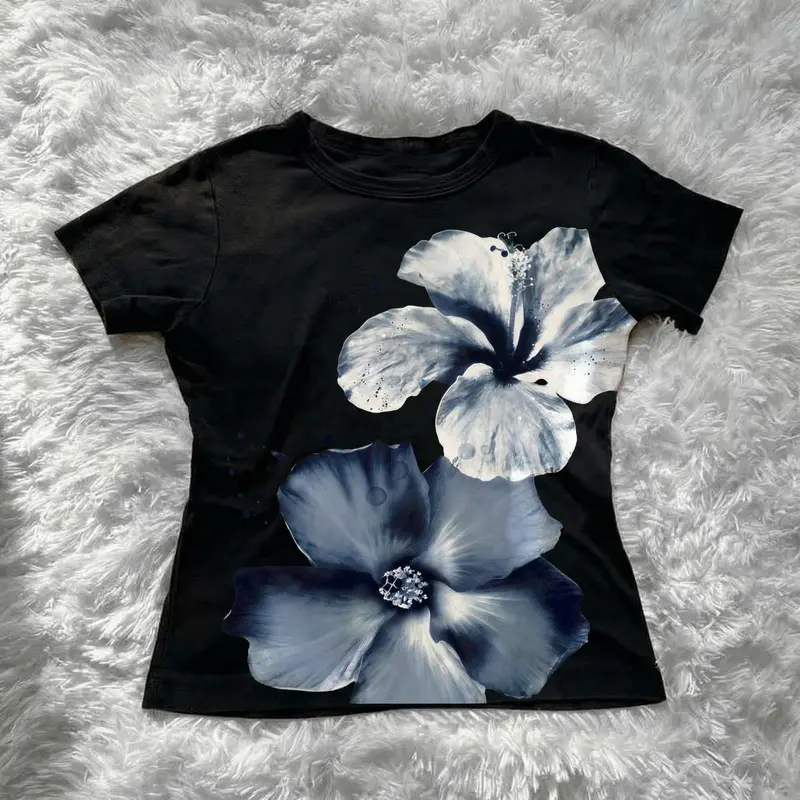 flower トップス Solo Hibiscus T-Shirt | Women's Lavender Dyed Scoop Neck